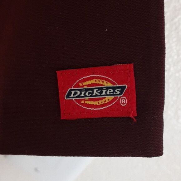 Dickies Men's EDS Signature V-neck Scrub Top, Sz Small, color Wine, NWOT - Picture 6 of 9